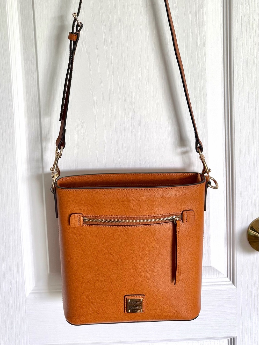 Like New Dooney & Bourke Tan Saffiano Leather Crossbody Bag - Adjustable Strap